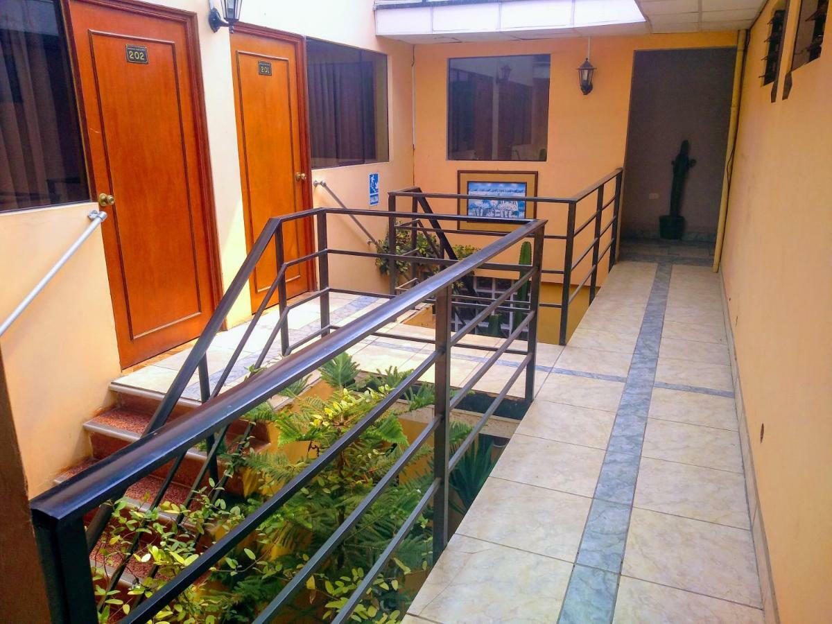 Casa Blanca Hospedaje Huamancaca ภายนอก รูปภาพ