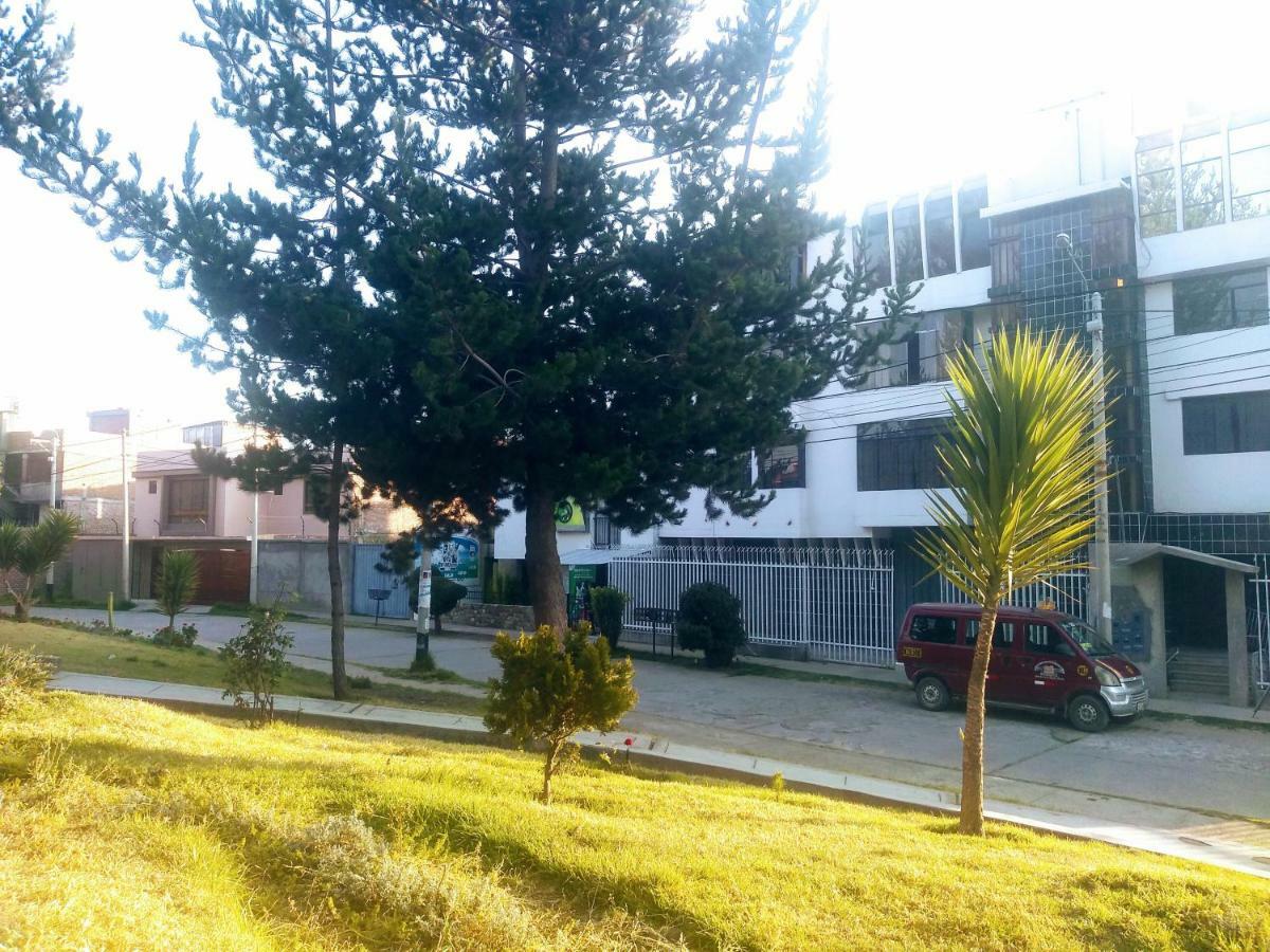 Casa Blanca Hospedaje Huamancaca ภายนอก รูปภาพ