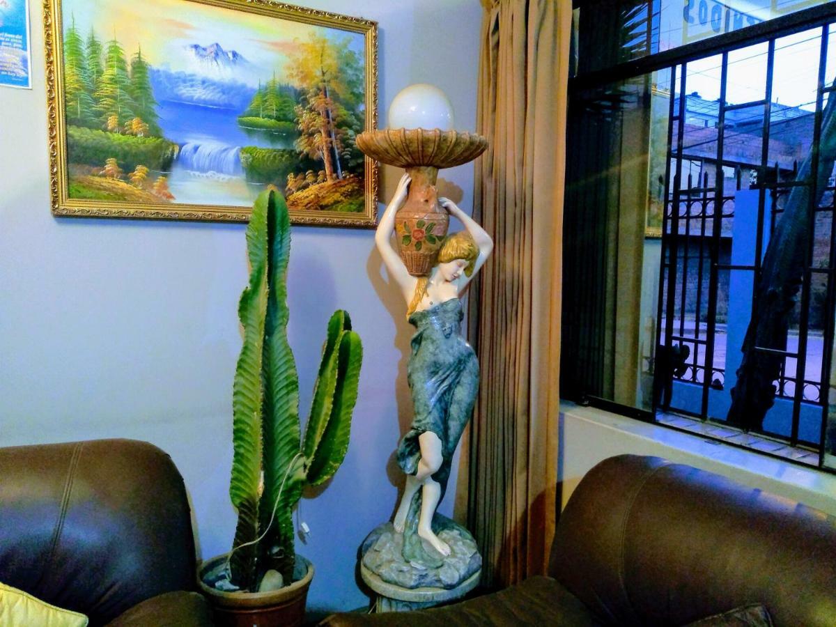 Casa Blanca Hospedaje Huamancaca ภายนอก รูปภาพ