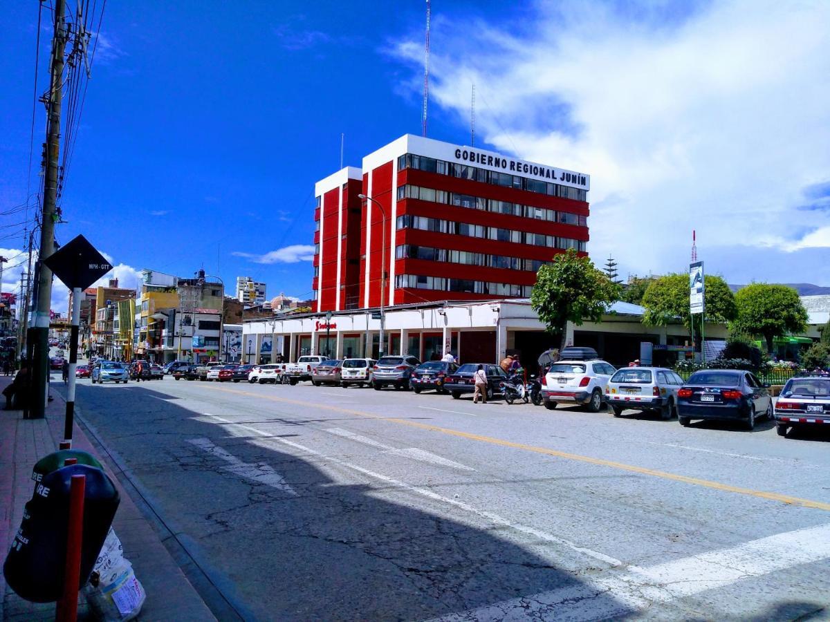 Casa Blanca Hospedaje Huamancaca ภายนอก รูปภาพ