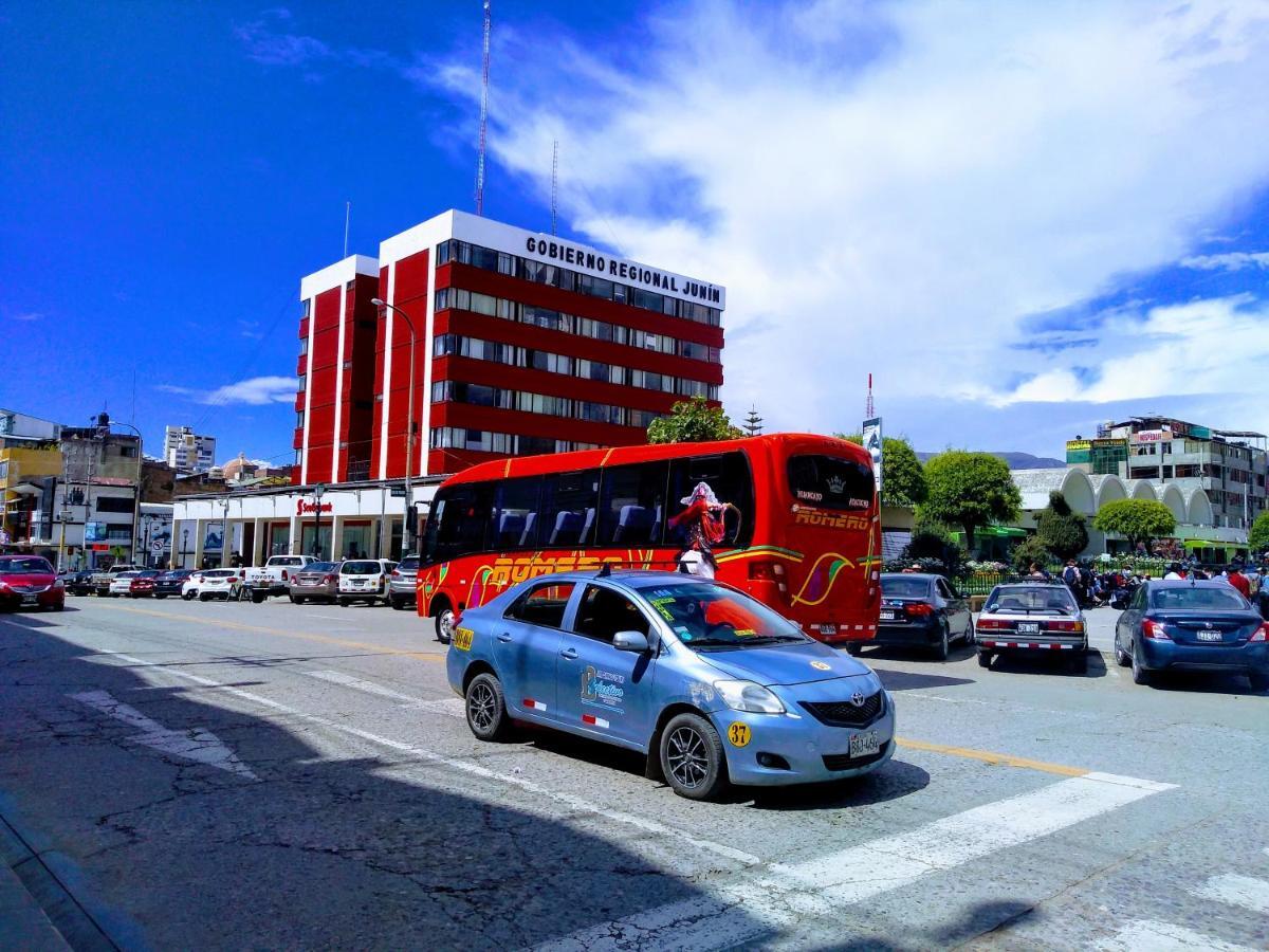Casa Blanca Hospedaje Huamancaca ภายนอก รูปภาพ