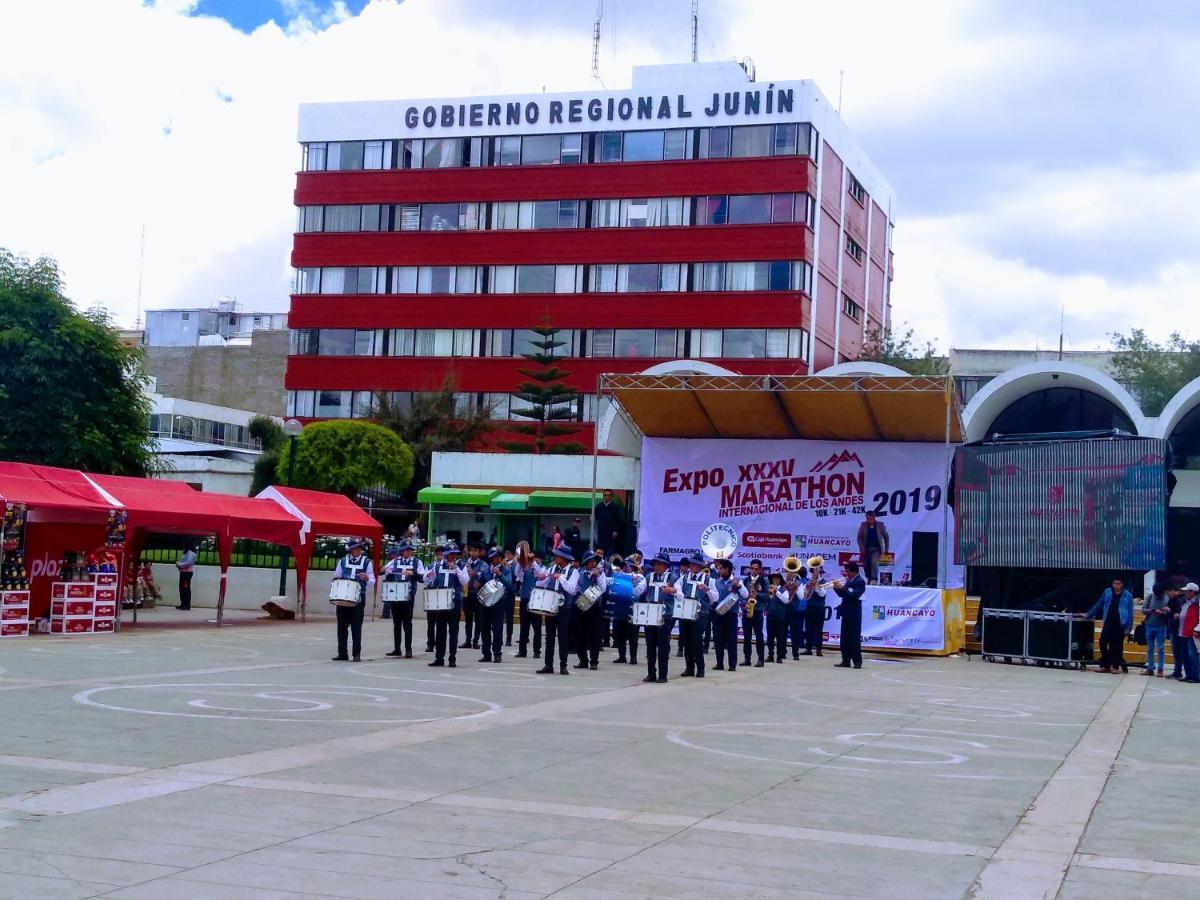 Casa Blanca Hospedaje Huamancaca ภายนอก รูปภาพ
