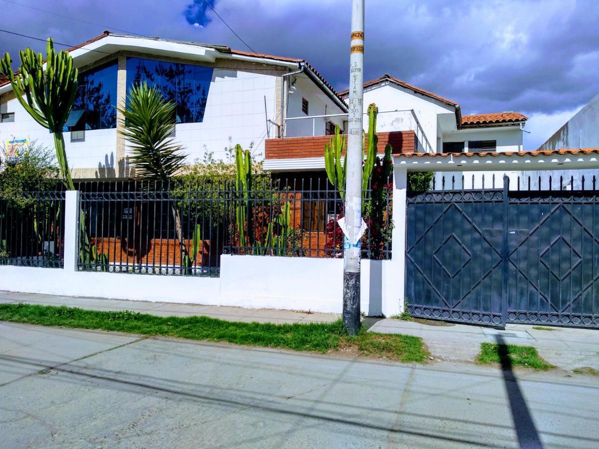 Casa Blanca Hospedaje Huamancaca ภายนอก รูปภาพ